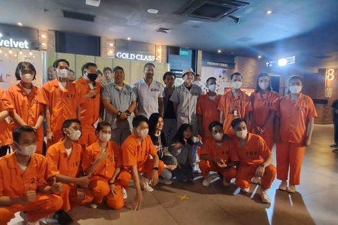 Momen Karyawan CGV Pakai Baju Tahanan gara-gara Miracle In Cell No 7