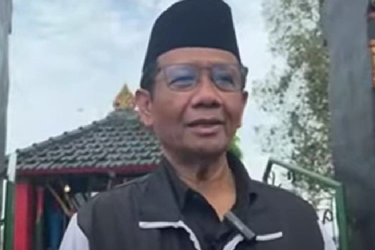 Menko Polhukam Mahfud MD di Pura Ulun Dano, Lampung Tengah, Rabu (31/1/2024).