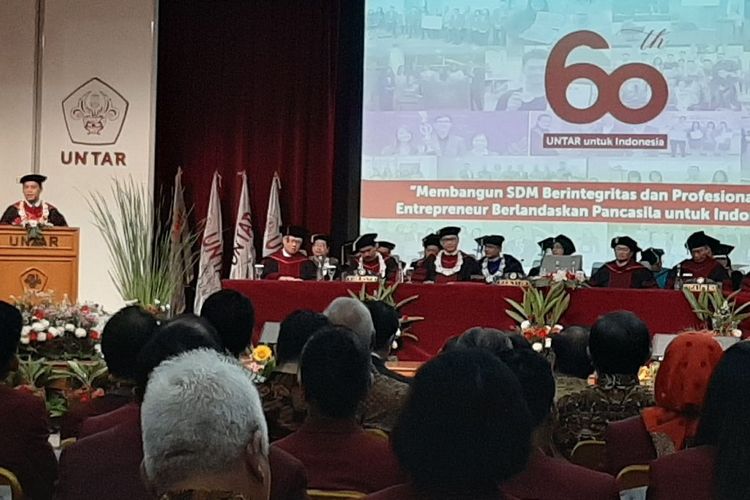 Sidang terbuka senat dalam rangka dies natalis ke-60 Universitas Tarumanagara (Untar) di Auditorium Kampus Untar, Grogol, Jakarta, Kamis (3/10/2019).