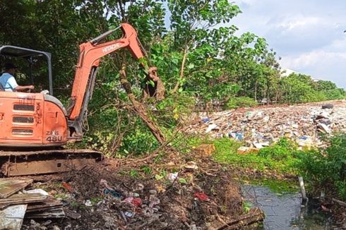 Pemkot Tangsel Mulai Keruk Sampah yang Sumbat Drainase dan Sebabkan Banjir di SMAN 4