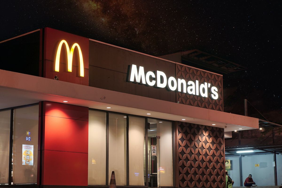 Ilustrasi gerai restoran cepat saji McDonald's.
