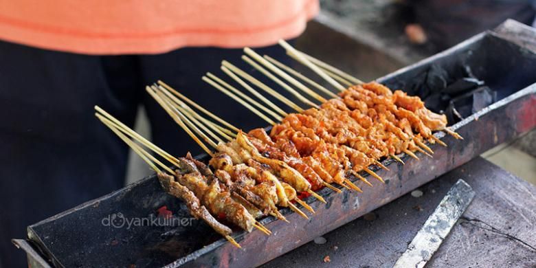 Sate bulayak, kuliner khas Lombok, Nusa Tenggara Barat.