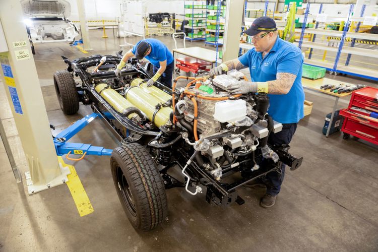 Purwarupa Toyota Hilux dengan teknologi sel bahan bakar hidrogen.