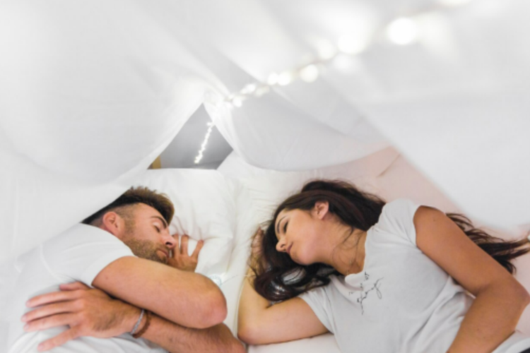 5 Manfaat Tidur Bersama Pasangan untuk Kesehatan Mental Menurut Pakar