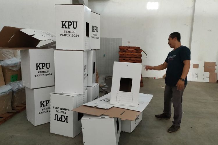 KPU Sumenep menemukan 14 Kotak Suara untuk pemilihan umum (Pemilu) 2024 rusak