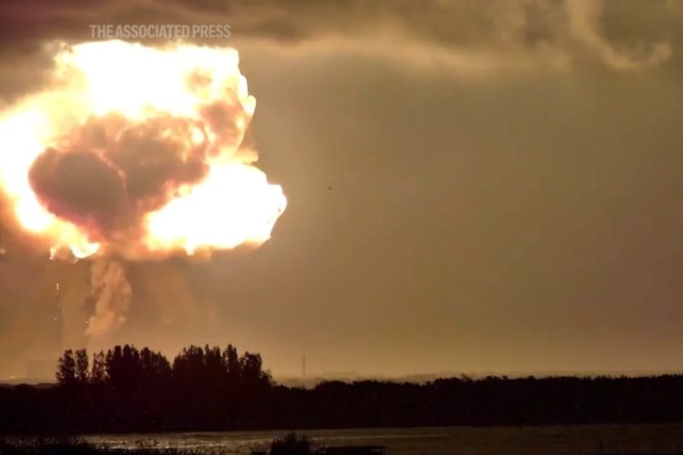 Roket Milik Jeff Bezos Meledak di Landasan, Rumah Warga Cape Canaveral Ikut Berguncang