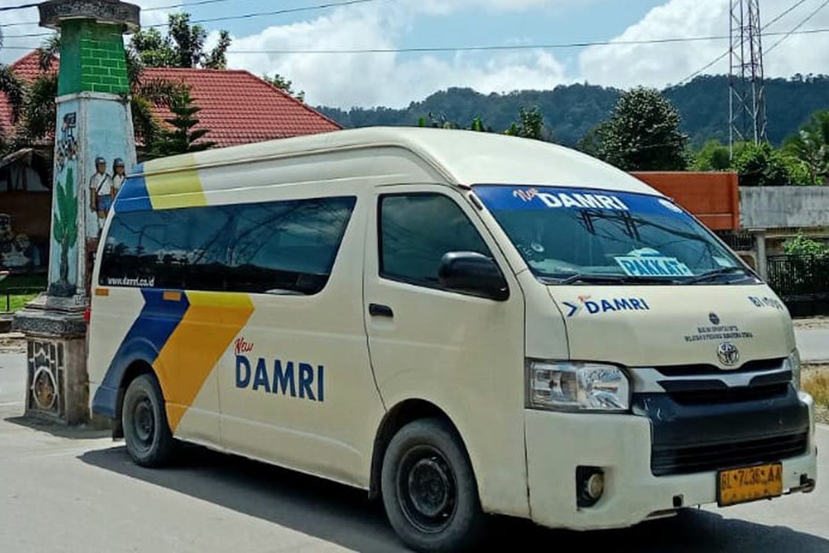 Minibus DAMRI