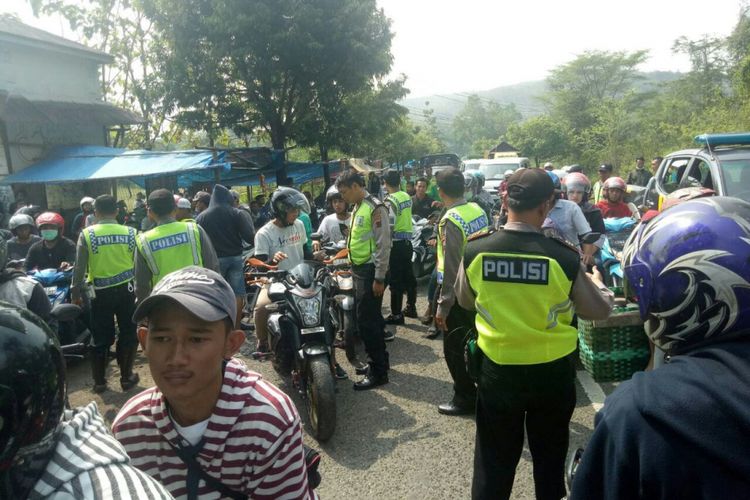 Satuan Lantas Kepolisian Resor Grobogan, Jawa Tengah, menggerebek aksi balap liar di kawasan obyek wisata Kedung Ombo, Kecamatan Geyer, Grobogan, Minggu (3/6/2018) sore.