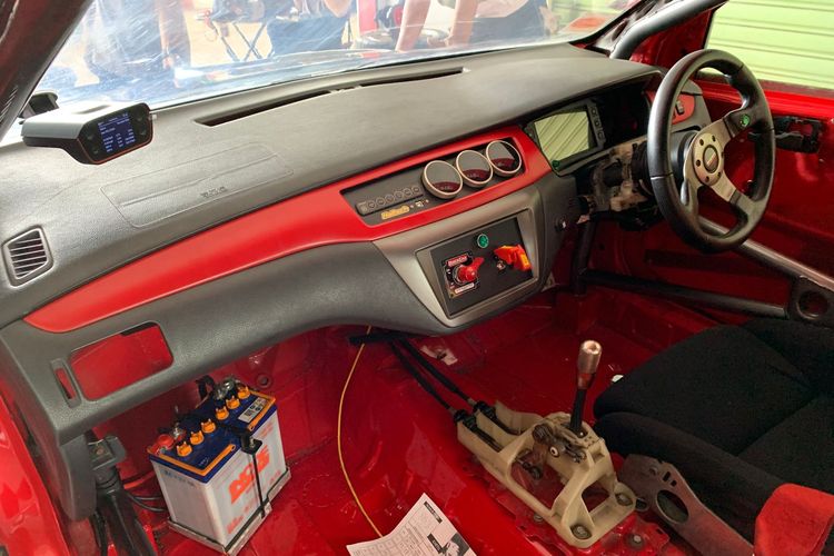 Tampilan interior Lancer Evolution tunggangan Stefen Teo