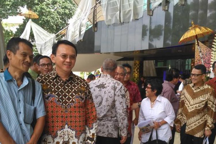 Gubernur non-aktif DKI Jakarta Basuki Tjahaja Purnama menghadiri acara pagelaran teater kebangsaan 