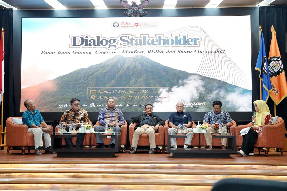 Suasana acara Dialog Stakeholder Panas Bumi Gunung Ungaran di Fakultas Ilmu Sosial dan Ilmu Politik Undip pada Kamis (17/9/2026) yang menghadirkan narasumber Wakil Ketua Komisi XII DPR RI Sugeng Suparwoto (keempat dari kiri), Direktur Panas Bumi Direktorat Jenderal Energi Baru Terbarukan dan Konservasi Energi Kementerian ESDM Priatin Hadi Wijaya (ketiga dari kiri), Executive Vice President Manajemen Panas Bumi PLN John Rembet (kedua dari kiri), Ahli Geothermal Departemen Fisika Fakultas Sains dan Matematika Undip Agus Setyawan (ketiga dari kanan), Pakar Cagar Budaya Fakultas Ilmu Budaya Undip Eko Punto Hendro (kiri), Direktur Eksekutif Walhi Jawa Tengah Fahmi Bastian (kedua dari kanan) dengan moderator Dosen Departemen Politik dan Ilmu Pemerintahan Fakultas Ilmu Sosial dan Ilmu Politik Undip Dyah Ermawati (kanan).