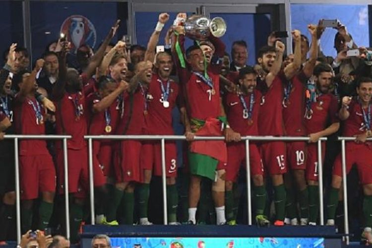 Portugal menjadi juara Piala Eropa 2016 seusai menang 1-0 atas Perancis pada final di Stade de France, Minggu (10/7/2016).