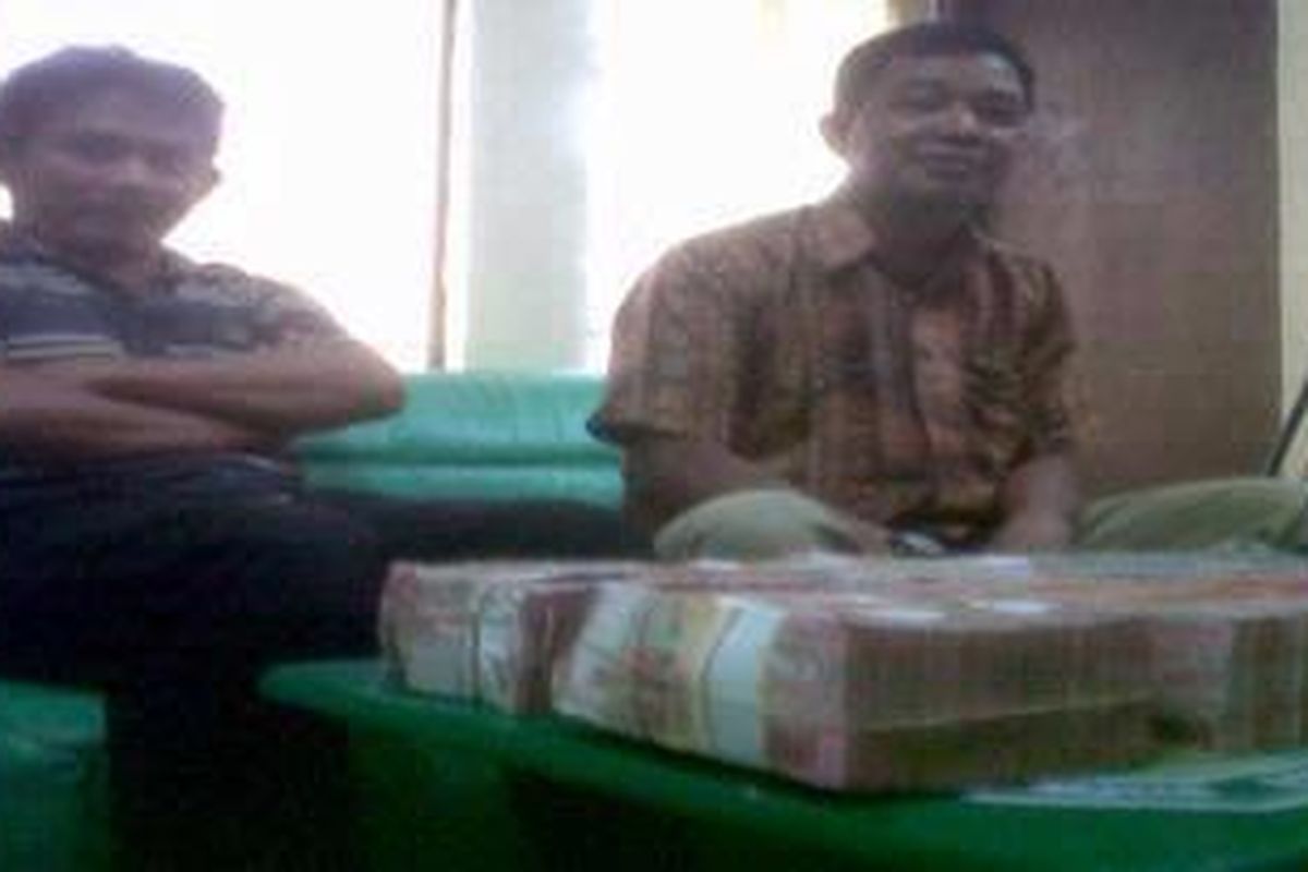 Pelaku pembobolan Pos dan Giro serta  barang bukti uang ratusan juta rupiah diamankan di Mapolres Parepare, Sulsel siang tadi.