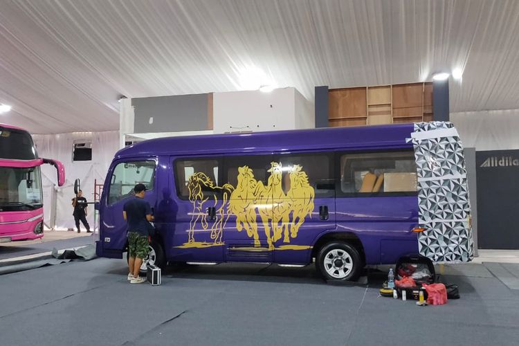 Deretan bus Karoseri Adiputro di GIIAS 2025
