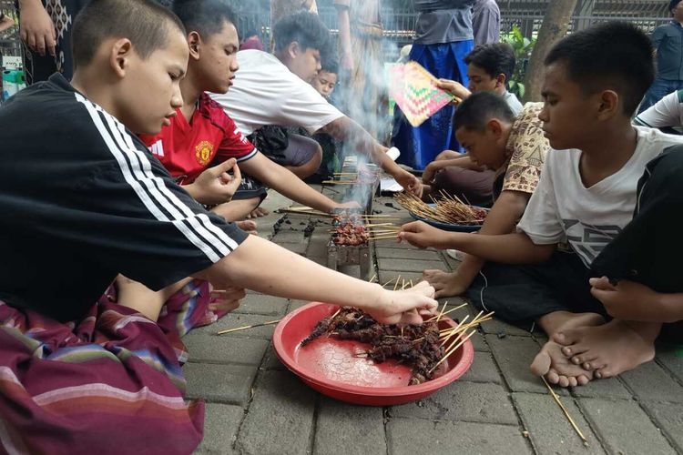 Risiko Kebakaran Mengintai, Hindari Bakar Sate di Tempat Ini