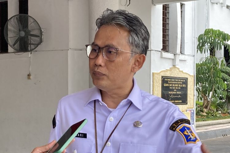 Pemkot Surabaya Wajibkan Tempat Usaha Kantongi Izin Parkir