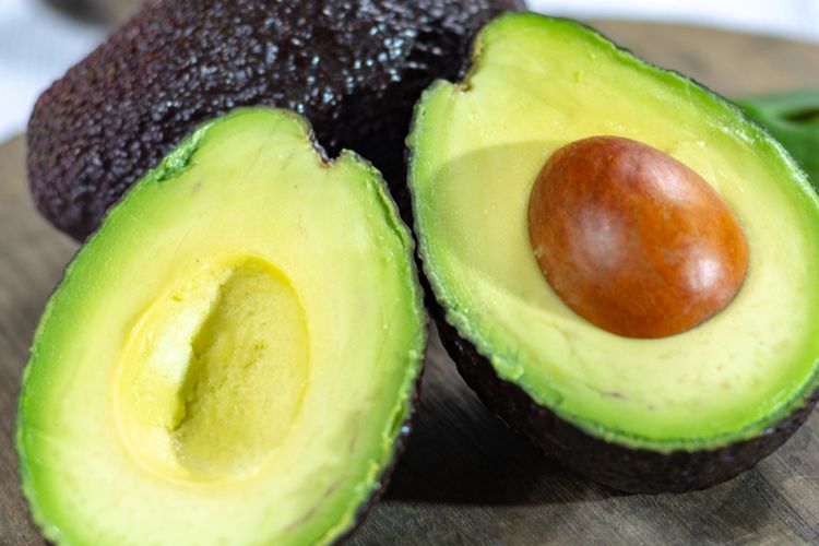 Ilustrasi buah alpukat hass. 