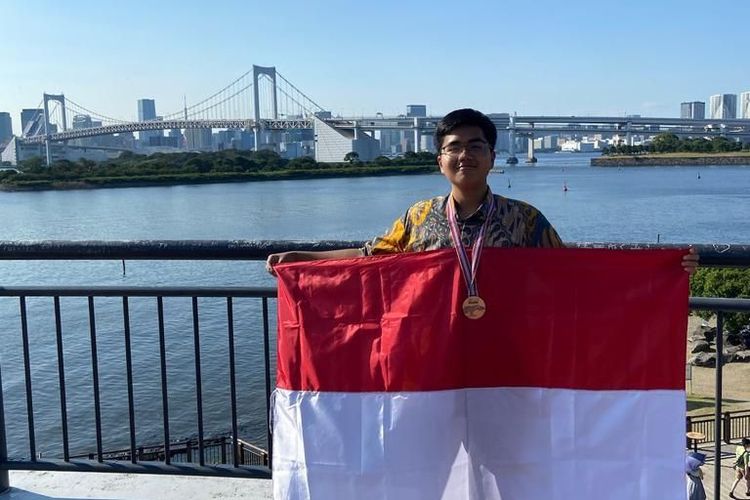 Muhammad Arif Khalfani Ismail, siswa SMA Fatih Bilingual School Aceh, meraih prestasi pada Ajang International Physics Olympiad (IPhO) 2023 di Tokyo, Jepang.