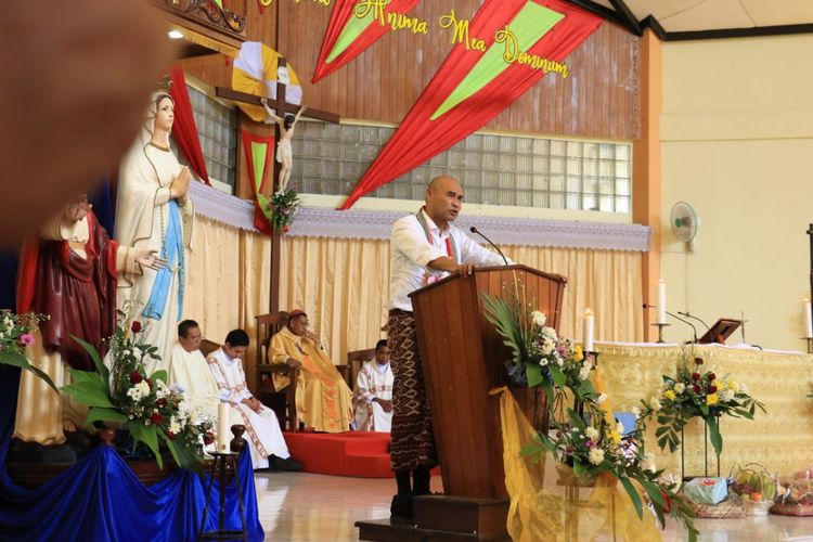 Gubernur NTT Viktor Bungtilu Laiskodat, saat memberikan sambutan pada acara pentahbisan Diakon di Kapela Seminari Tinggi Santo Mikael Penfui Kupang, Jumat (31/5/2019) 