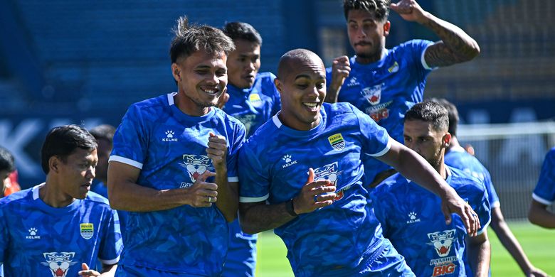 Sesi latihan Persib Bandung pada Sabtu (30/8/2025) masih tanpa Thom Haye di Stadion Gelora Bandung Lautan Api (GBLA). 