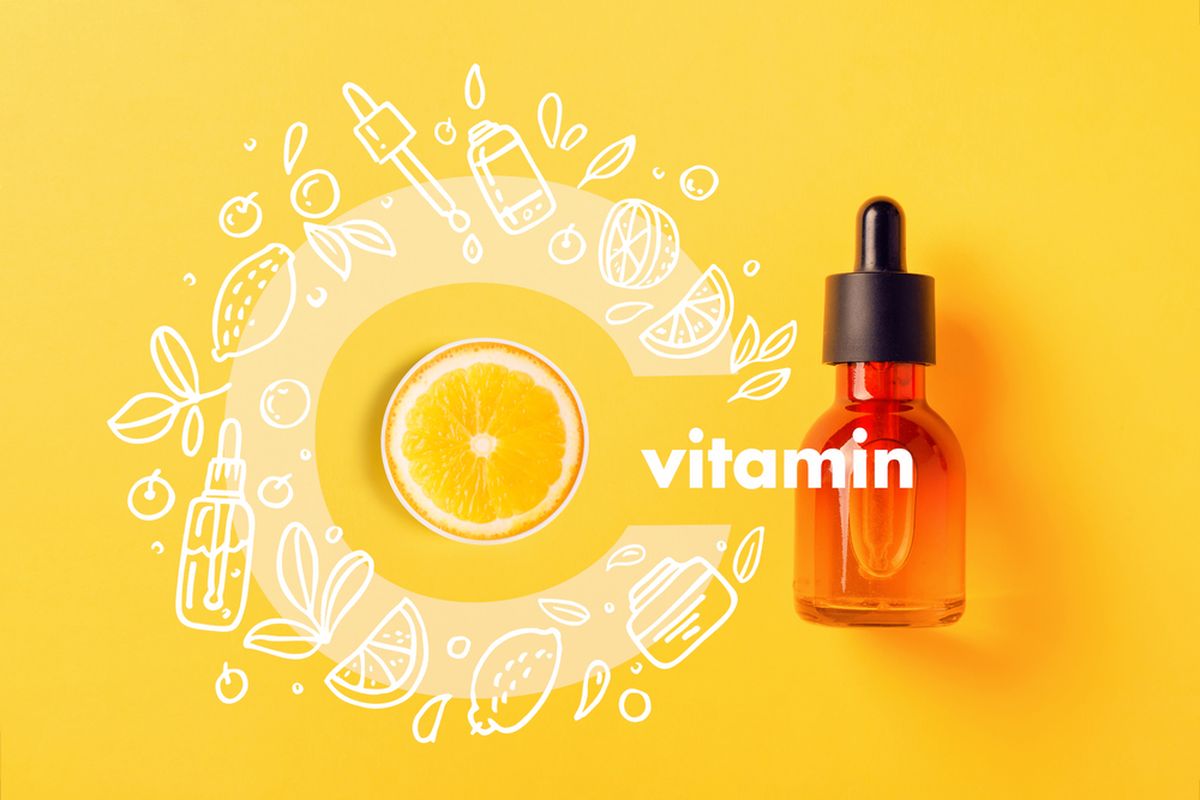 Ilustrasi serum vitamin C, serum vitamin C dipakai pagi atau malam, manfaat serum vitamin C, efek samping serum vitamin C. 