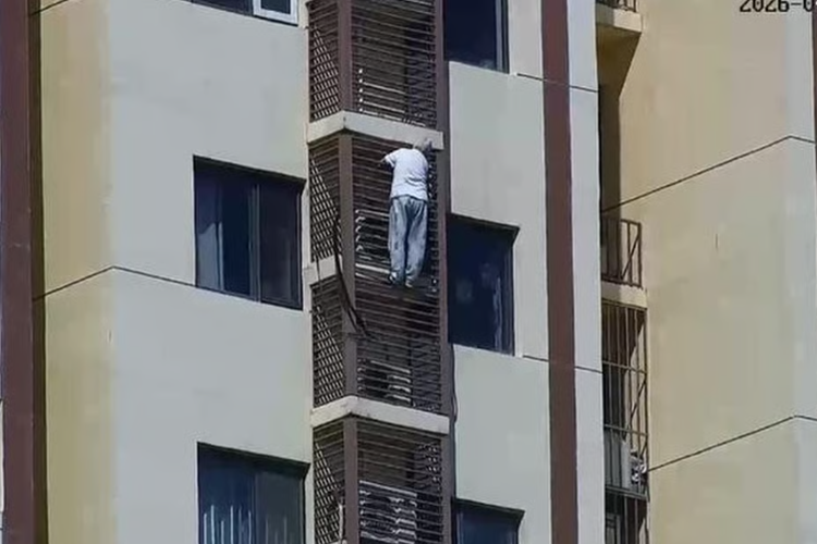 Terkunci di Kamar, Nenek 89 Tahun Nekat Memanjat Turun dari Apartemen Lantai 27 