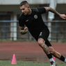 Kini, Aaron Evans Tak Bisa Berhenti Tersenyum