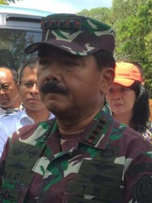 Panglima TNI Marsekal TNI Hadi Tjahjanto beserta Menteri Pekerjaan Umum dan Perumahan Rakyat (PUPR) RI Basuki Hadimuljono meninjau lokasi rumahbl sakit eks Camp Pengungsi Vietnam di Pulau Galang, Batam, Kepulauan Riau (Kepri), Rabu (4/3/2020).