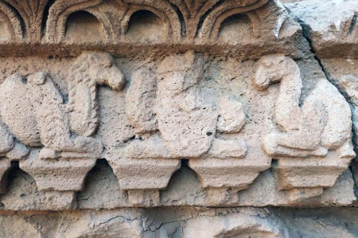 Karya seni di Kuil Allat mengungkap kerajaan Arab kuno lakukan pembiakan unta hibrida