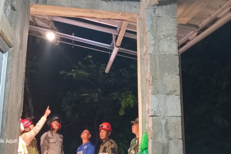 Hujan Disertai Angin Kencang Rusak 9 Rumah Warga di Sukabumi
