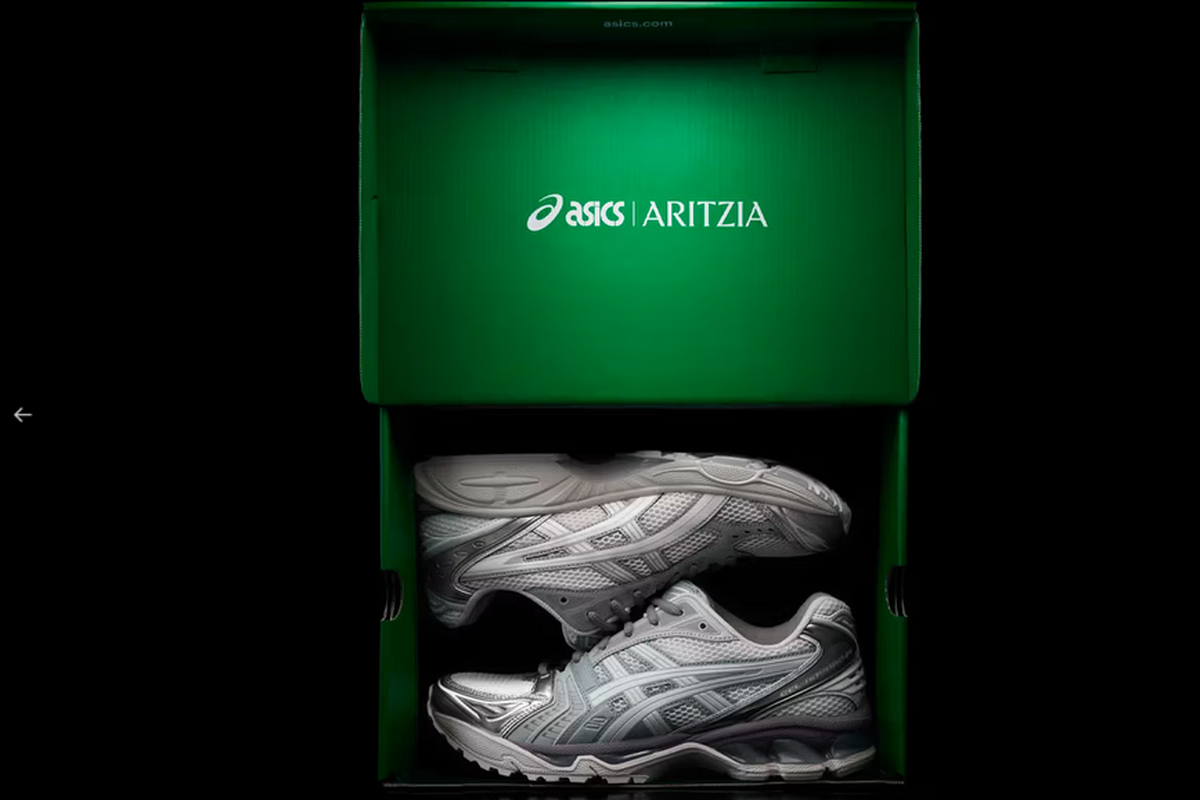 Brand lifestyle Aritzia, yang dikenal dengan produk yang menawarkan kemewahan dengan harga terjangkau, kini berkolaborasi dengan ASICS, dan merilis tiga warna Gel-Kayano 14.  