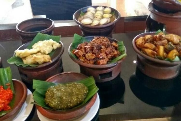 Sajian nasi liwet di Novotel Semarang.