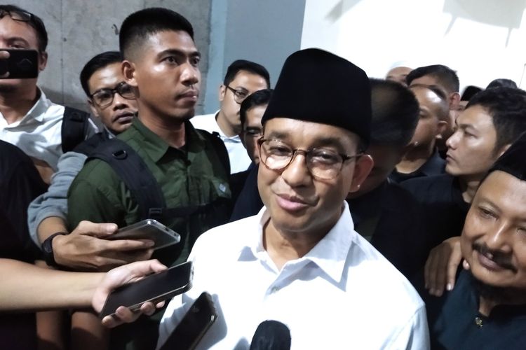 Capres nomor urut 1, Anies Baswedan menemui sejumlah tokoh ulama dan pendukungnya di Masjid Al-Istiqamah, Kota Bandung, Jawa Barat, Senin (19/2/2024).