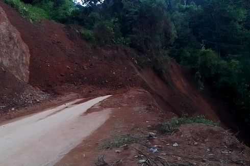 Longsor Tutup Jalan Trans Palopo-Toraja Utara, Rumah Warga dan Bahu Jalan Tergerus