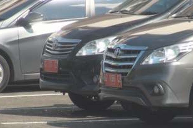 Mobil dinas pejabat Pemkot Prabumulih terpakir di halaman Kantor Wakilota Prabumulih, Pemerintah setempat mempersilahkan mobil tersebut dibawa mudik saat hari raya idul fitri nanti..