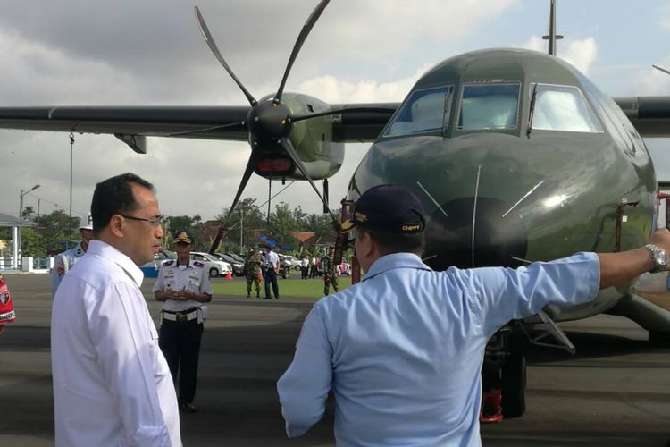 Menteri Perhubungan Budi Karya Sumadi di Bandara Wiriadinata, Tasikmalaya, Sabtu (9/6/2017)