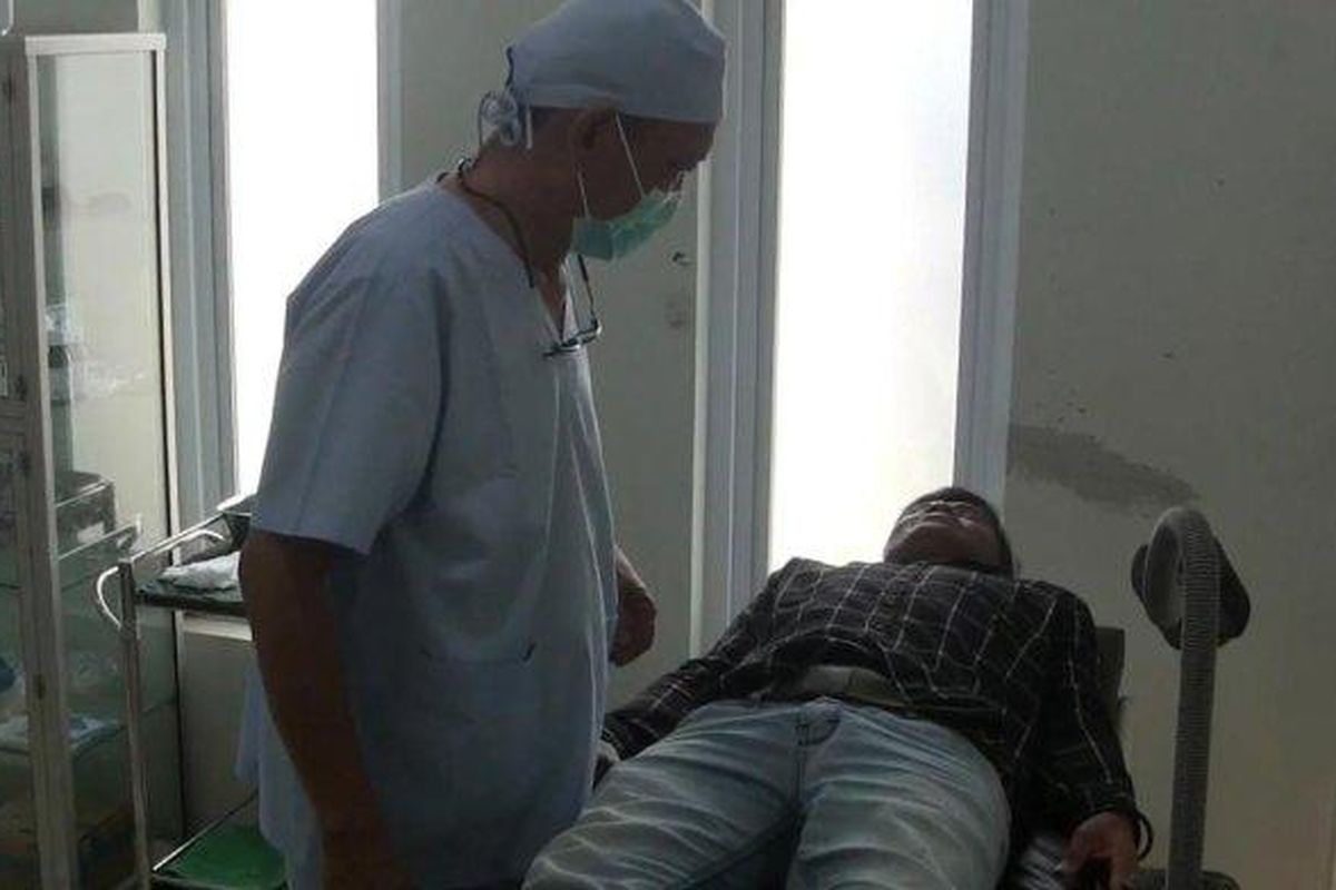 Warga Kabupaten Purwakarta, Jawa Barat, saat mengikuti program KB Vaksetomi di Klinik Wijaya Kusuma, Rabu (4/6/2025). 
