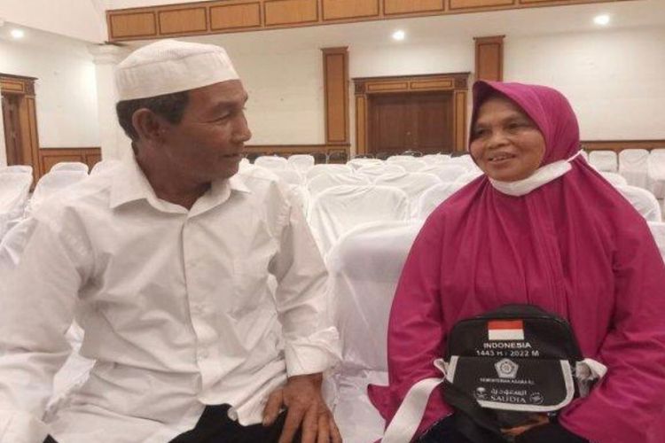 Pasangan suami istri yang berprofesi sebagai petani di Sukabumi, Jawa Barat. Selama 20 tahun mereka menabung di celengan untuk mewujudkan mimpinya, menjalankan rukun Islam kelima, ibadah haji. 
