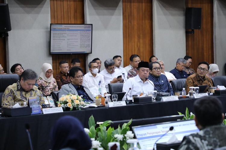 Menteri ATR/Kepala BPN, Nusron Wahid, dalam Rapat Pimpinan Satgas P2SP, di Kantor Kementerian Koordinator Bidang Perekonomian, Jakarta, Rabu (22/10/2025).