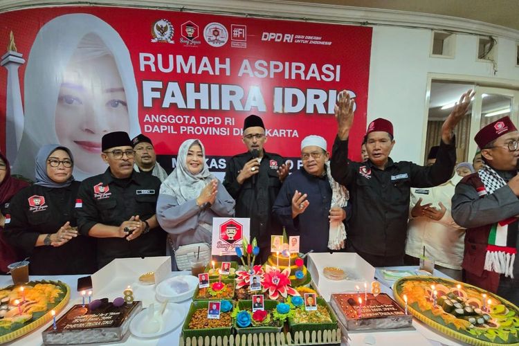 Ketua Organisasi Kemasyarakatan Kebangkitan Jawara dan Pengacara (Ormas Bang Japar) Fahira Idris dalam Syukuran Milad Ke-8 Bang Japar di Markas Komando (Mako) Bang Japar, Jati Padang, Jakarta Selatan, Selasa (25/2/2025).
