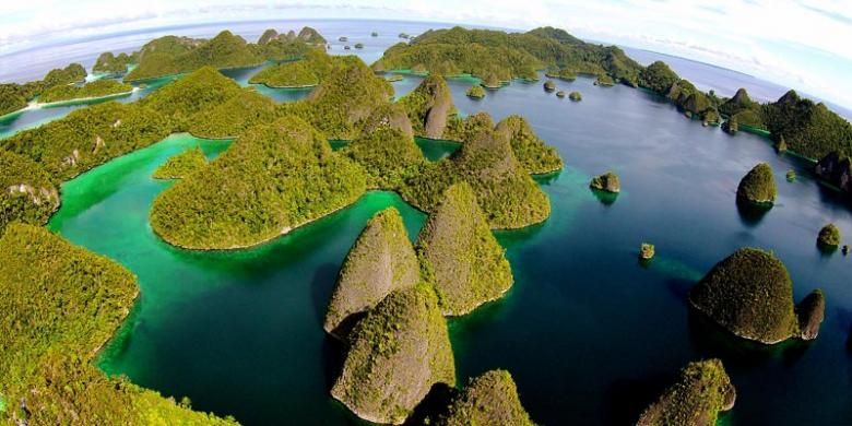 Kepulauan Wayag di Raja Ampat, Papua.