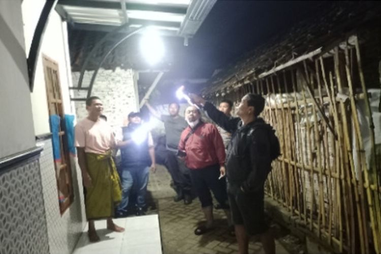 Tak Terima Ibu Didekati Pria Lain, Pemuda di Pasuruan Lempar Bom Ikan