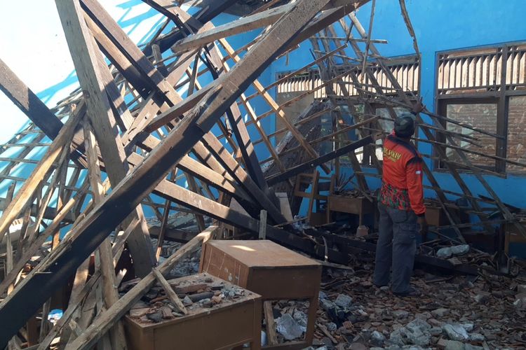 Atap MTs Muhammadiyah di Sragen Ambruk Saat Pelajaran: Ajukan Perbaikan, tapi Tak Lolos