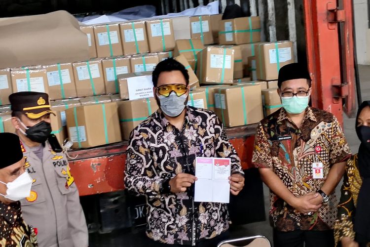 Ketua KPU Kota Semarang, Henry Casandra Gultom bersama Pjs Walikota Semarang dan Kapolrestabes Semarang 