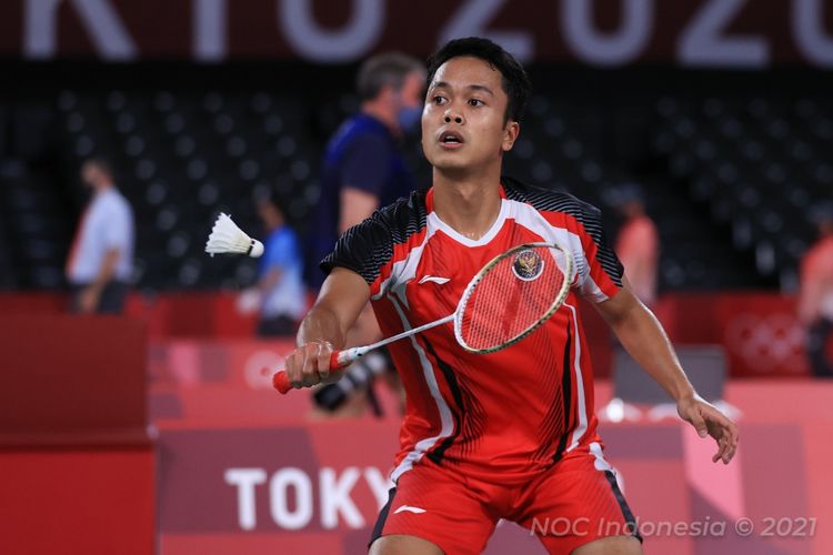 Aksi pebulu tangkis tunggal putra Anthony Sinisuka Ginting di Olimpiade Tokyo 2020.