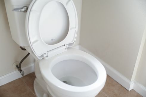 Hanya Butuh Cuka Putih, Noda Kuning Toilet Hilang Seketika