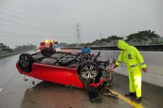 Detik-detik Honda Jazz Terbalik di Tol Madiun, 2 Meninggal, Salah Satunya Seorang Dokter