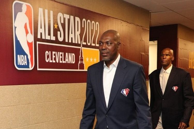 Legenda basket NBA, Hakeem Olajuwon, saat menghadiri NBA All Star Weekend 2022 di Rocket Mortgage FieldHouse, Cleveland, pada 20 Februari 2022.