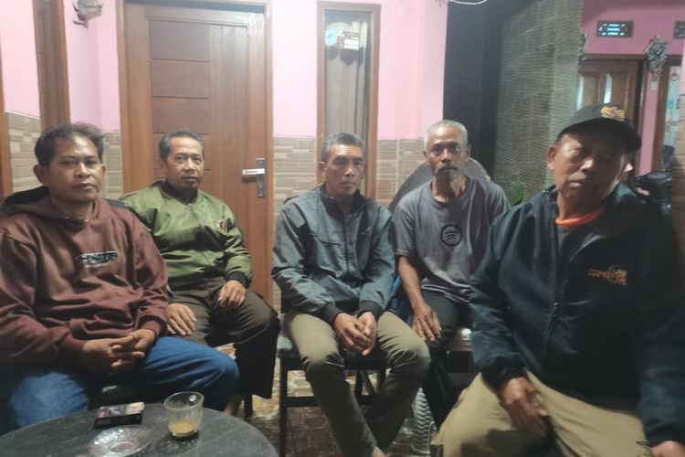 Warga Punclut menyampaikan keluhannya terkait villa di sekitar wilayahnya yang merusak jalan dan tidak izin ke tetangga. Keluhan itu pun disampaikan ke Gubernur Jabar Dedi Mulyadi. 