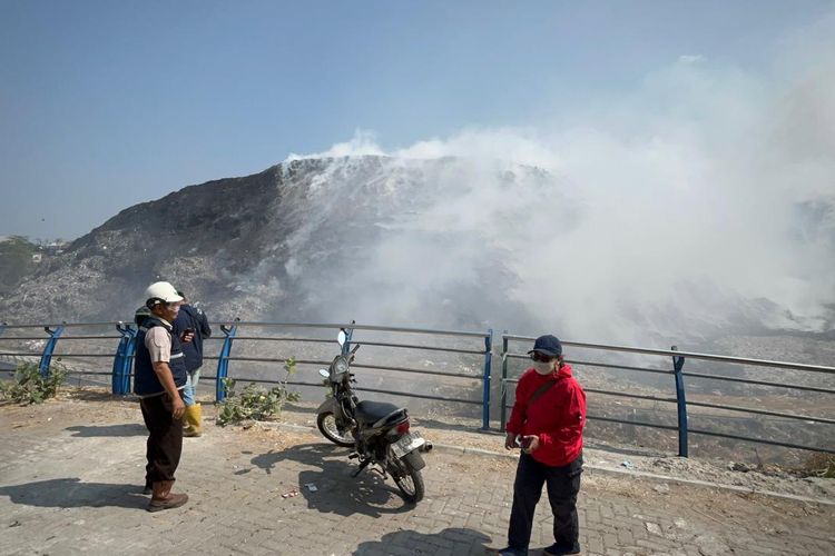 Soal Kebakaran di TPA Putri Cempo Solo, Gubernur Jateng Minta Water Bombing 2.000 Liter ke TNI AU